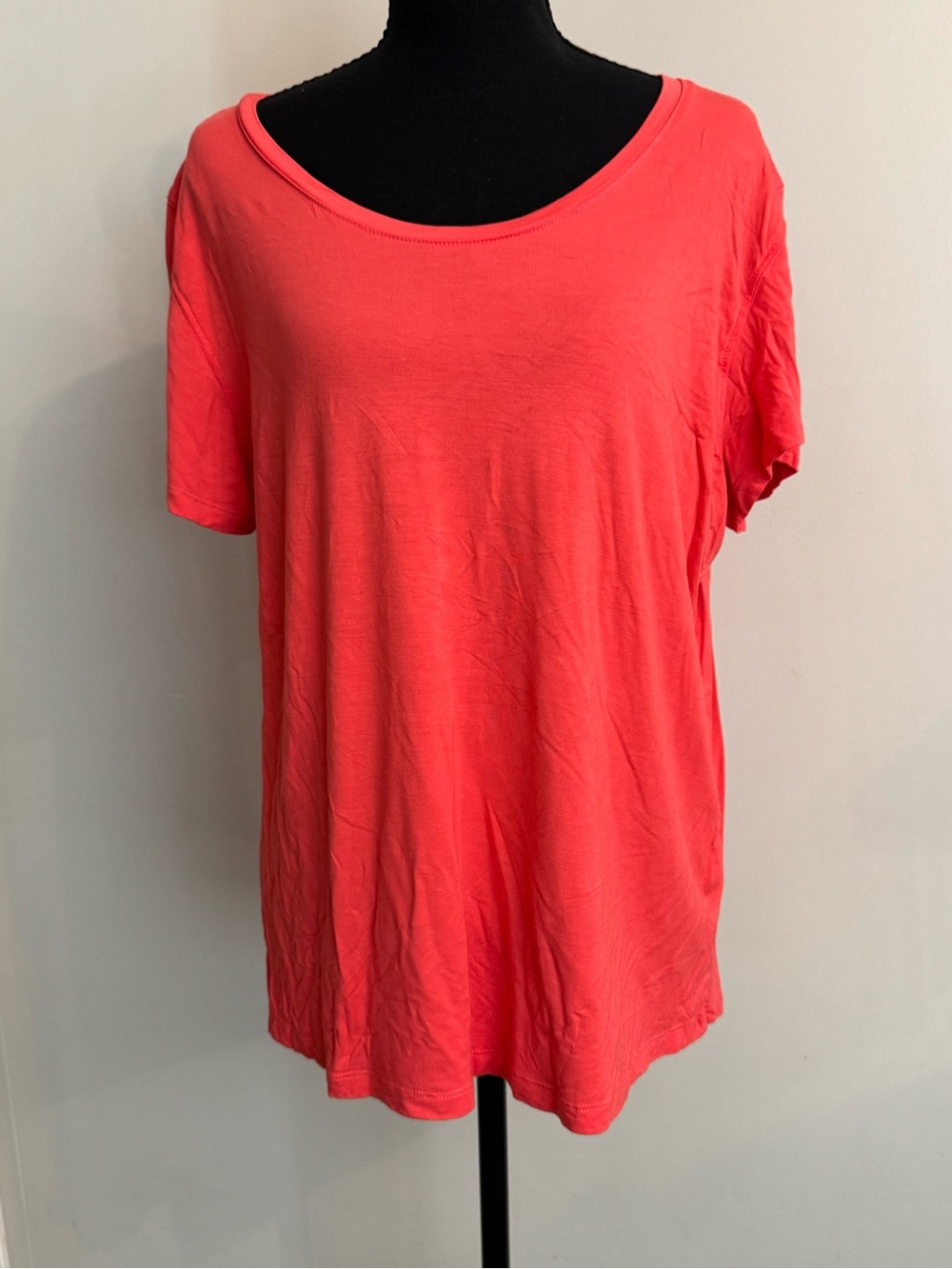 Relaxed Scoop Neck Short Sleeve Tee in Coral Pink